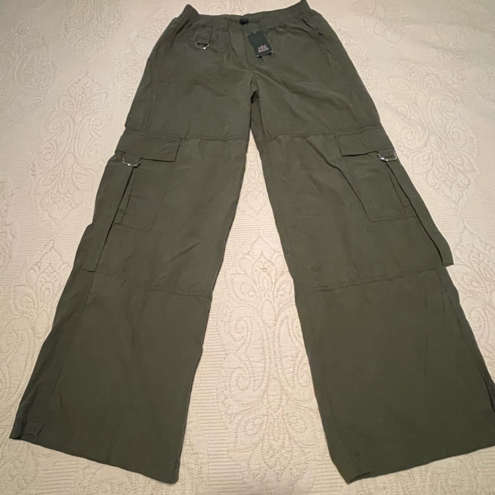 Wild Fable Army Green Cargos - Picture 2 of 10